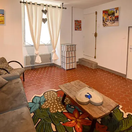 Dans Maison De Village Montagnac (Alpes-de-Haute-Provence)