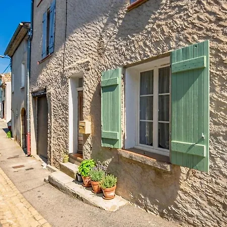 Dans Maison De Village * Montagnac (Alpes-de-Haute-Provence)